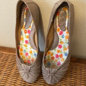 BORN LEATHER UPPER Comfortable Taupe Shoes SIZE 10